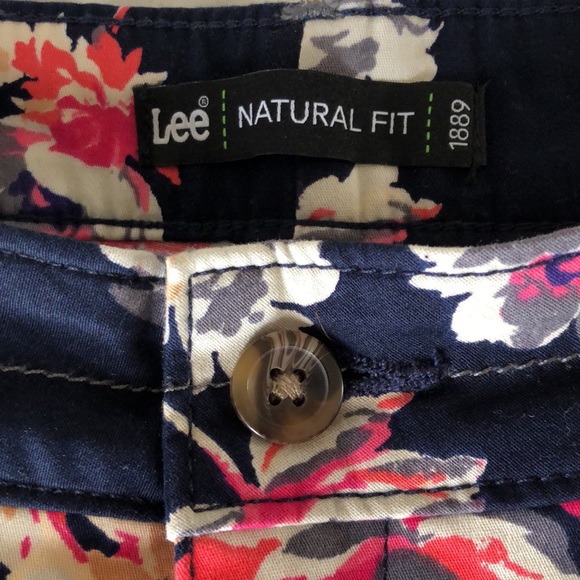 Lee Women’s Shorts - Picture 3 of 7